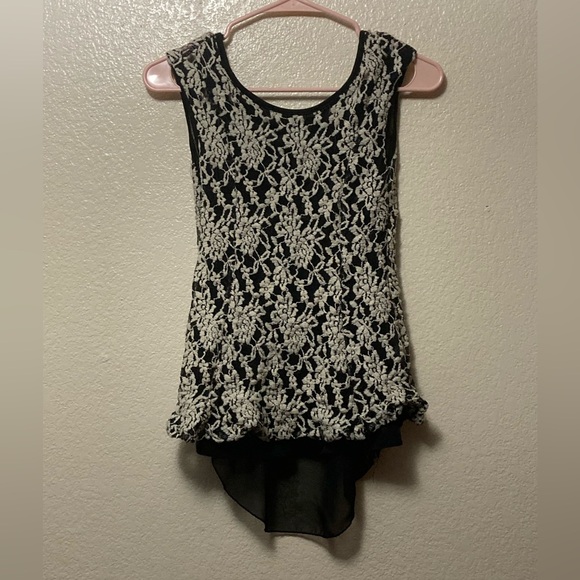 Julie's Closet Black and Cream Lace Blouse - Picture 3 of 3